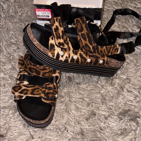 Leopard Print Sandals with Black Ties - Picture 3 of 8